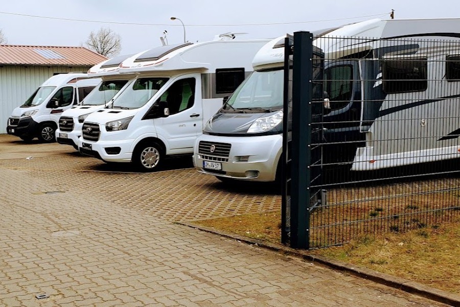 Reisemobile auf dem Gelände von Milster & Bahls